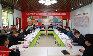 以正確政績(jī)觀引領(lǐng)鄉(xiāng)村振興路！李斌帶隊(duì)深入羅城幫扶點(diǎn)調(diào)研慰問